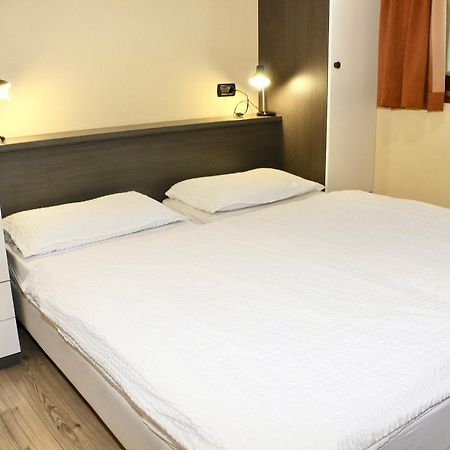 דירות ליביניו Casa Peri מראה חיצוני תמונה